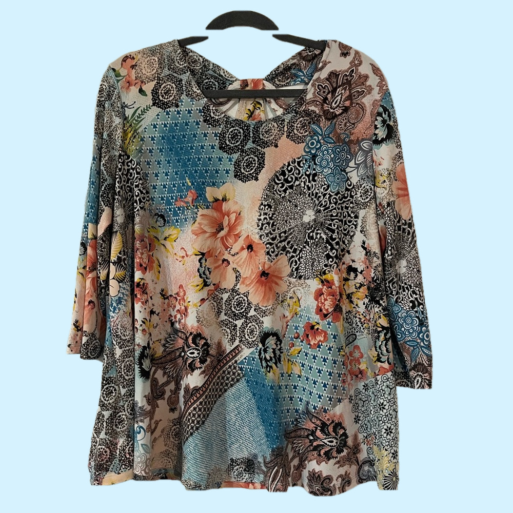 New Directions Summer  multi color top.         With cut design back M.       W5